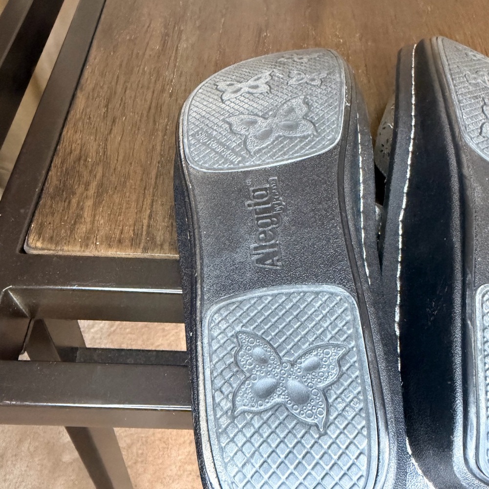 Alegria Silver Women’s Sandals with Floral Design EU size 39 = US size 8.5 - Picture 9 of 13